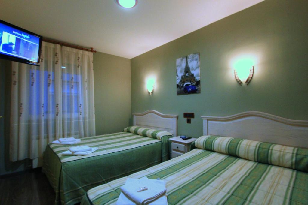 Hostal Regio Madrid Room photo
